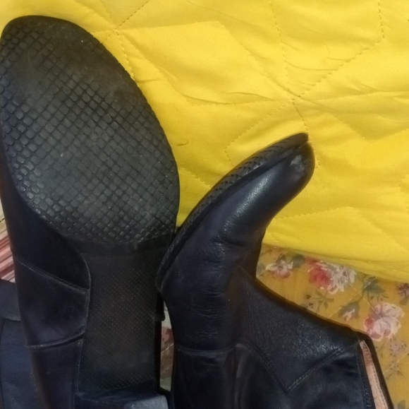 SOLD NO LONGER AVAILABLE         Ariat Ankle Women's Cowboy Boots - Picture 3 of 4